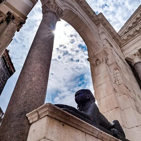 Splitstay - 1 Min Walk To Diocletian's Palace Apartment Split